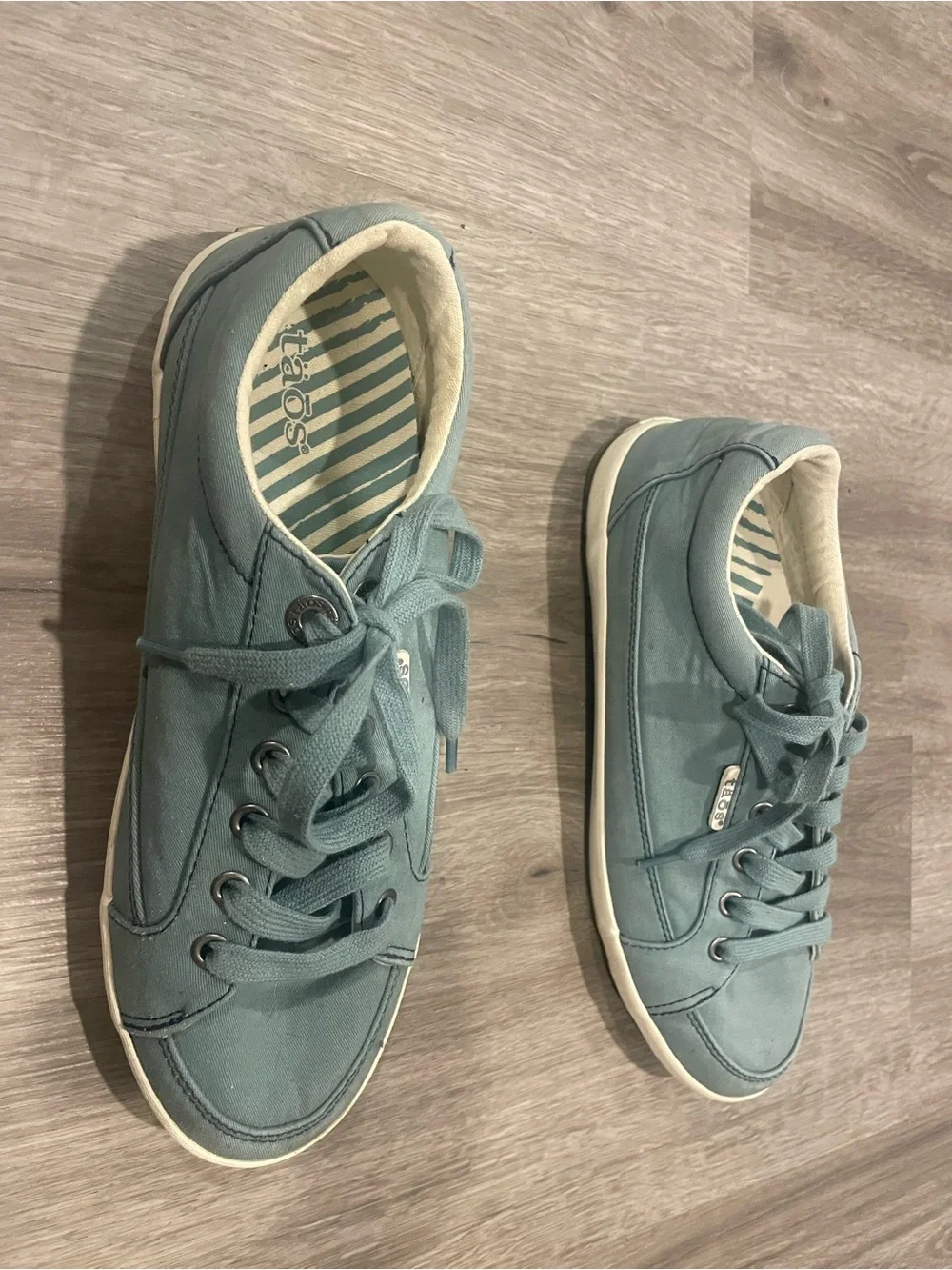 Taos Casual Women's Lace-Up Sneakers in Dusty Blue